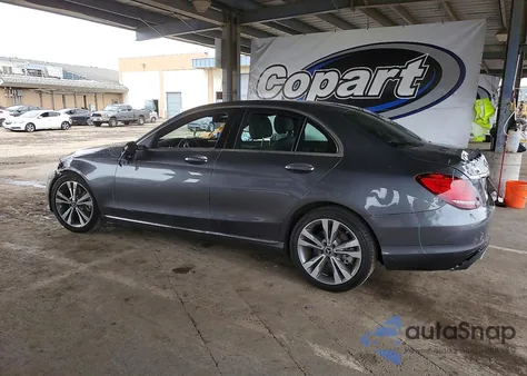 2021 Mercedes-Benz C 300 z USA, uszkodzony, nr VIN W1KWF8DB4MR649844